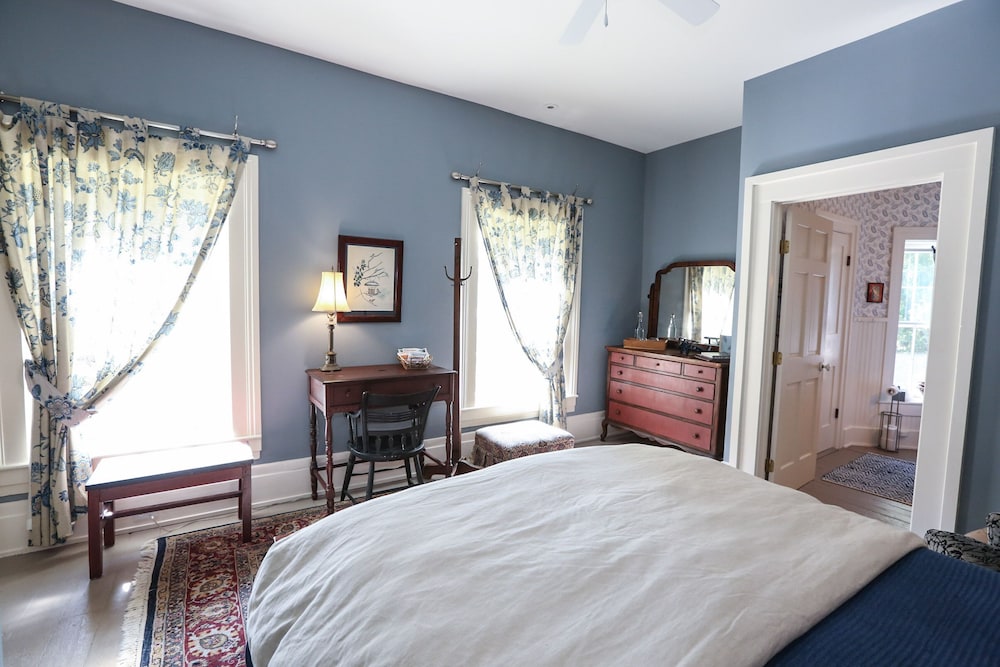 Signature Double Room, 1 Queen Bed, Non Smoking, Garden View photo 2