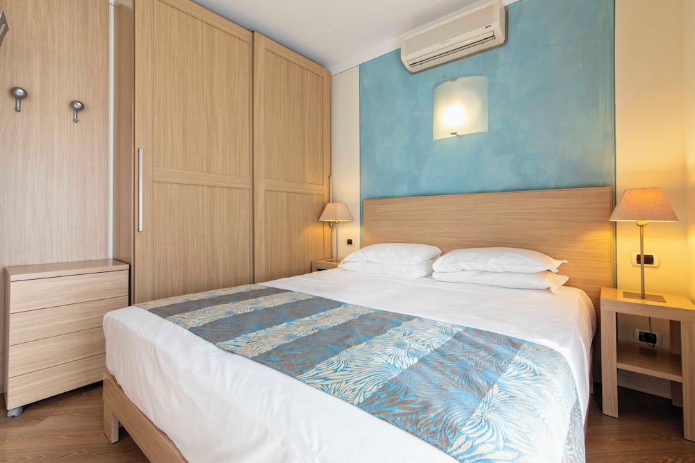 Deluxe Room - Photo 1