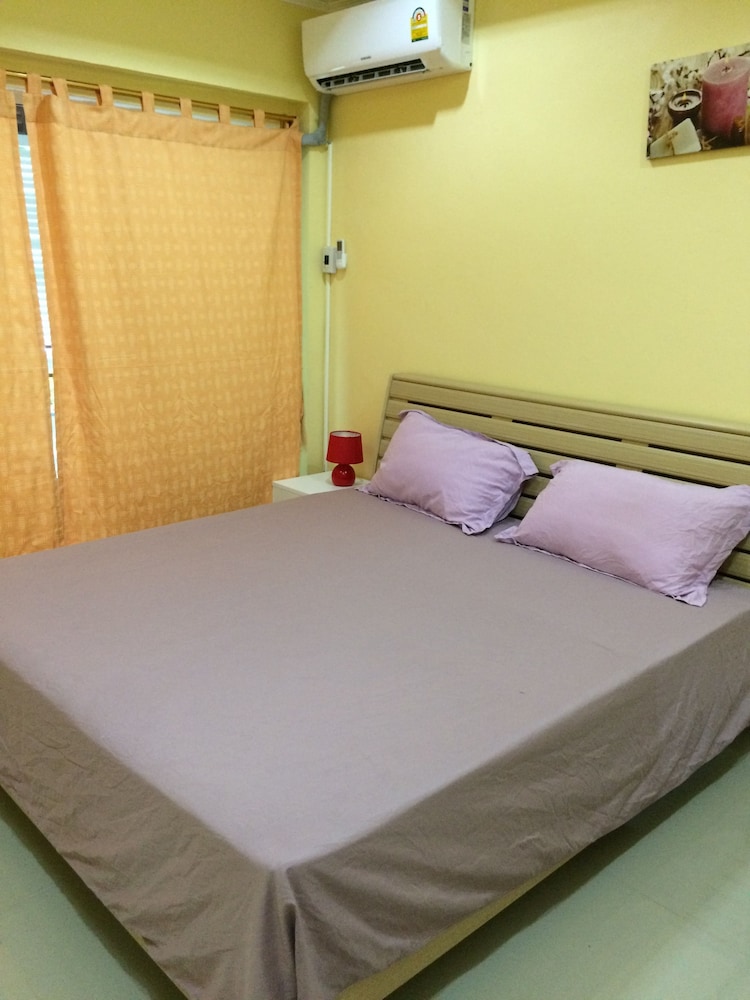 Basic Apartment, 1 Bedroom, Kitchen, Ground Floor photo 1