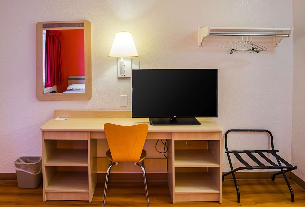 Standard Double Room, Refrigerator & Microwave photo 3