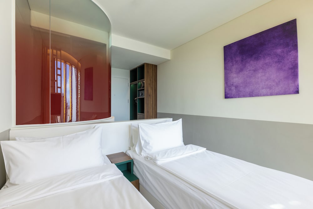 Room, 2 Twin Beds, City View photo 1