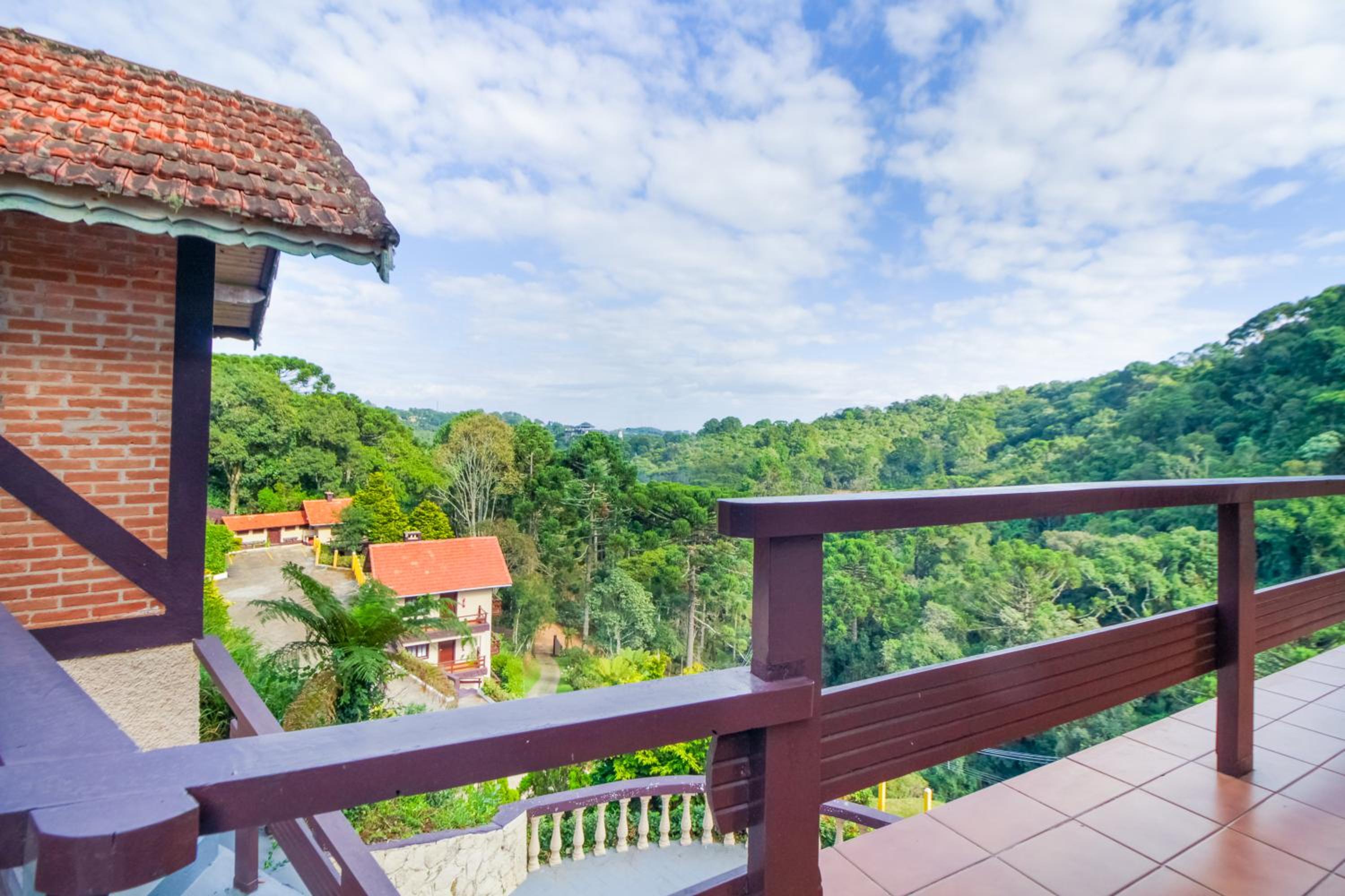 Suite Deluxe with Balcony photo 2