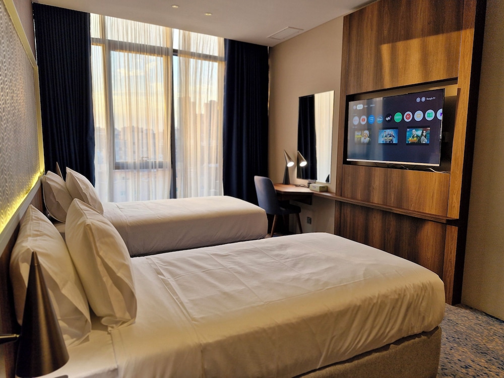 Superior Twin Room, City View
