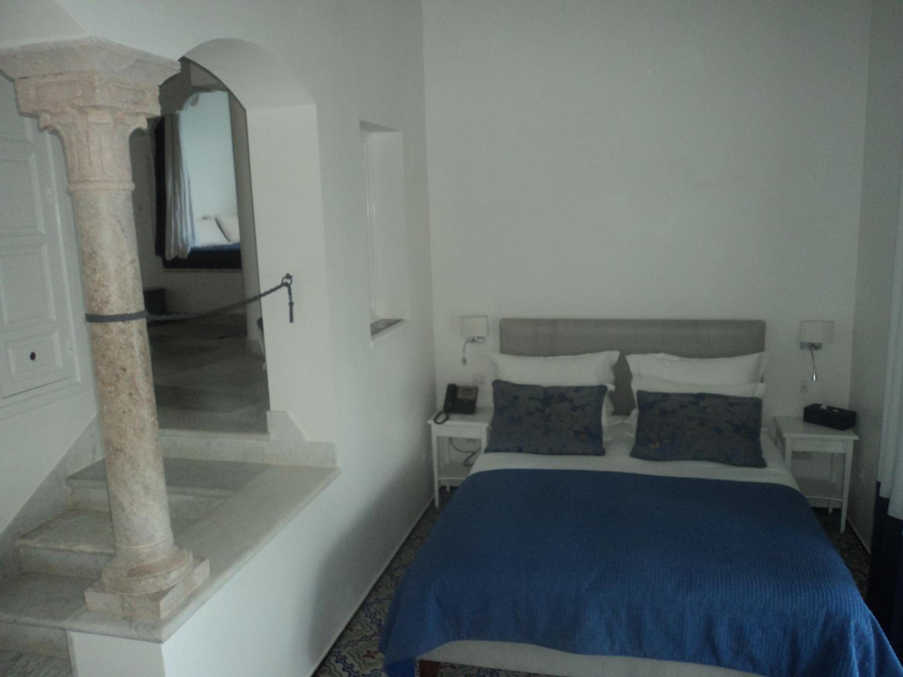 Deluxe King Suite photo 3