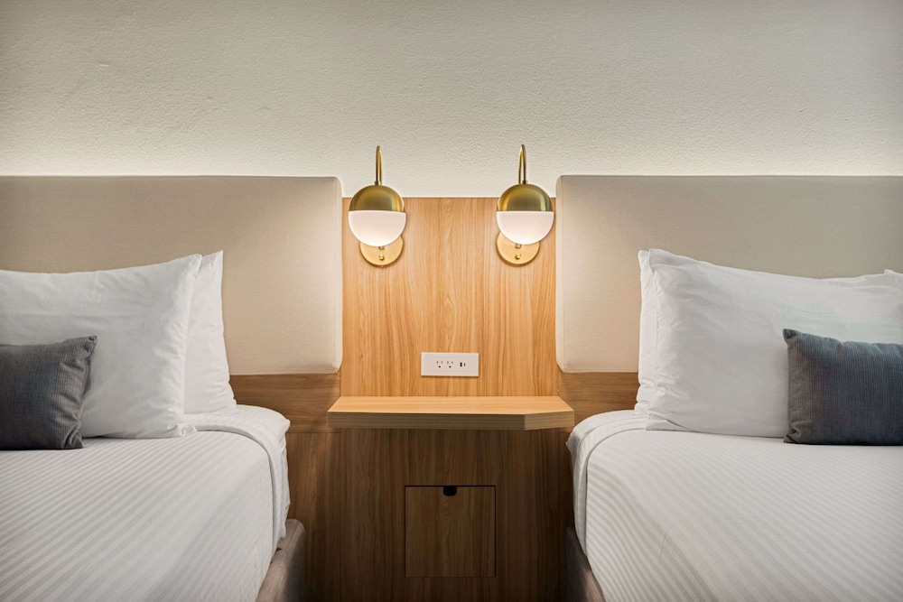 Standard Room, 2 Queen Beds, Non Smoking, Balcony - Photo 1