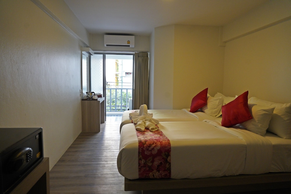 Deluxe Twin Room, Balcony photo 3