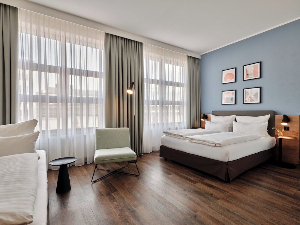 Standard Room, 1 Queen Bed (Up to 3 Adults)