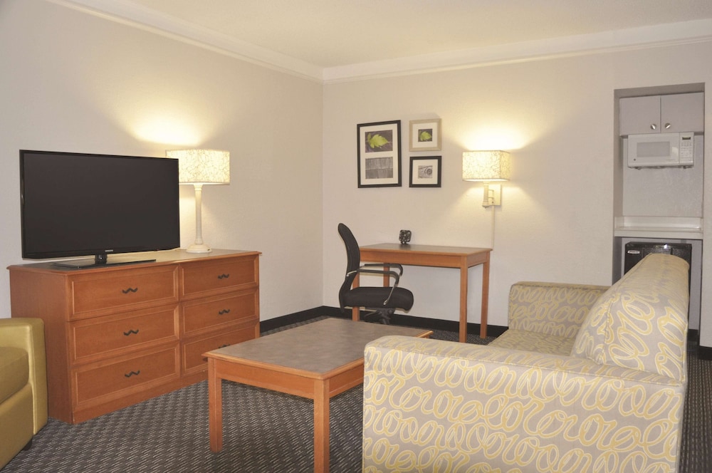 Deluxe Room, 2 Double Beds, Non Smoking (Efficiency) photo 3