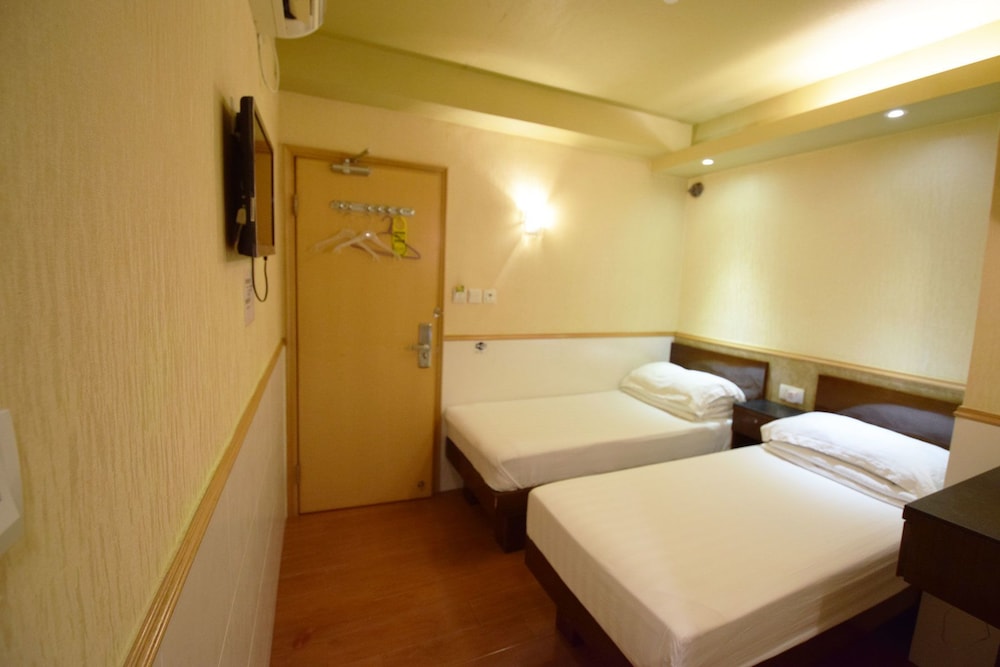 Basic Quadruple Room, 2 Double Beds, Non Smoking photo 2