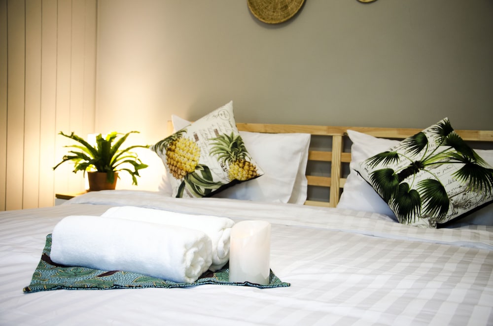 The Tropical-3c (Check In Time Within 18.00pm Only, Shared Bathroom) photo 2