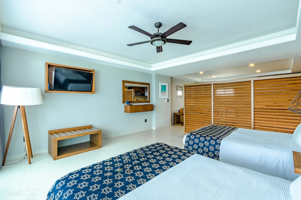 Junior Suite, Bathtub, Ocean View photo 2