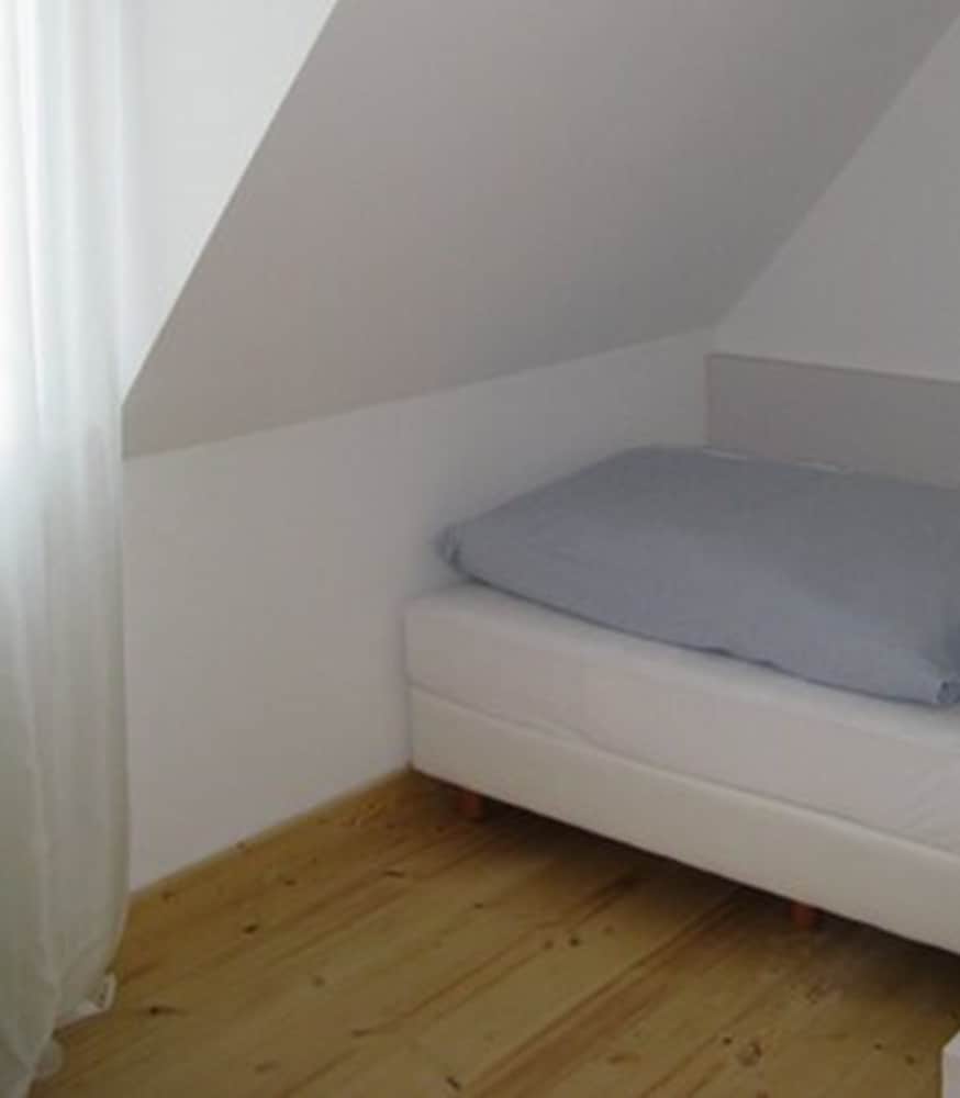Single Room photo 2