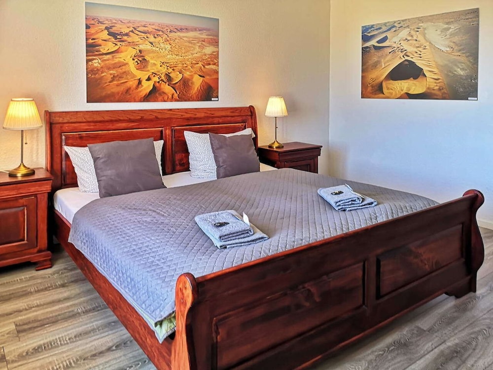Twin Room, Private Bathroom (incl. Netflix and Nespresso) photo 3