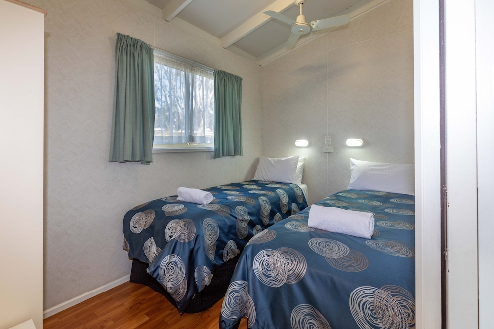 Standard Cabin, 2 Bedrooms, Bathtub photo 2