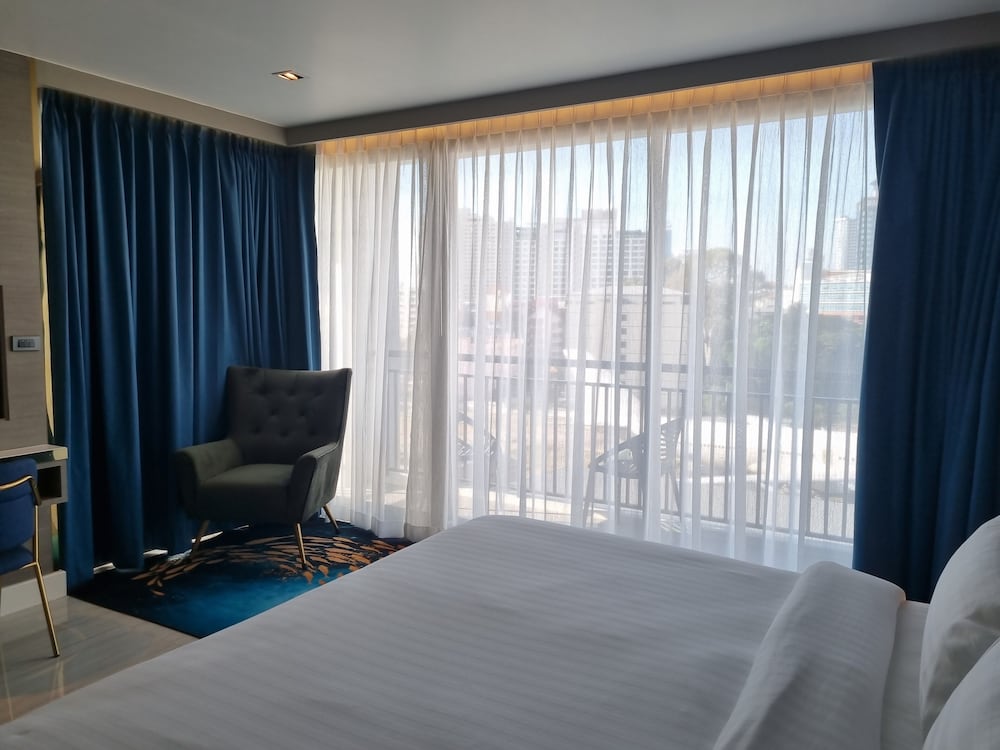 Premier Room (DEE Tower) - Photo 10