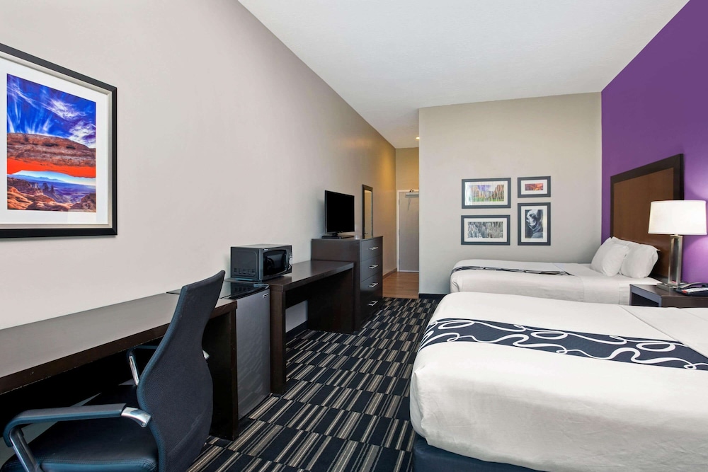 Room, 2 Queen Beds, Accessible, City View (Mobility Accessible) photo 2