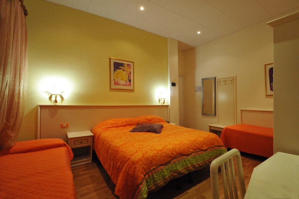Quadruple Room - Photo 1