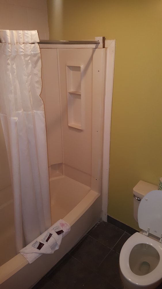 Basic Room, 2 Double Beds, Non Smoking, Refrigerator & Microwave photo 2