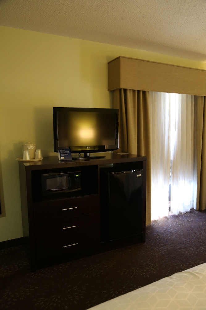 Standard Room, 2 Queen Beds - Photo 2