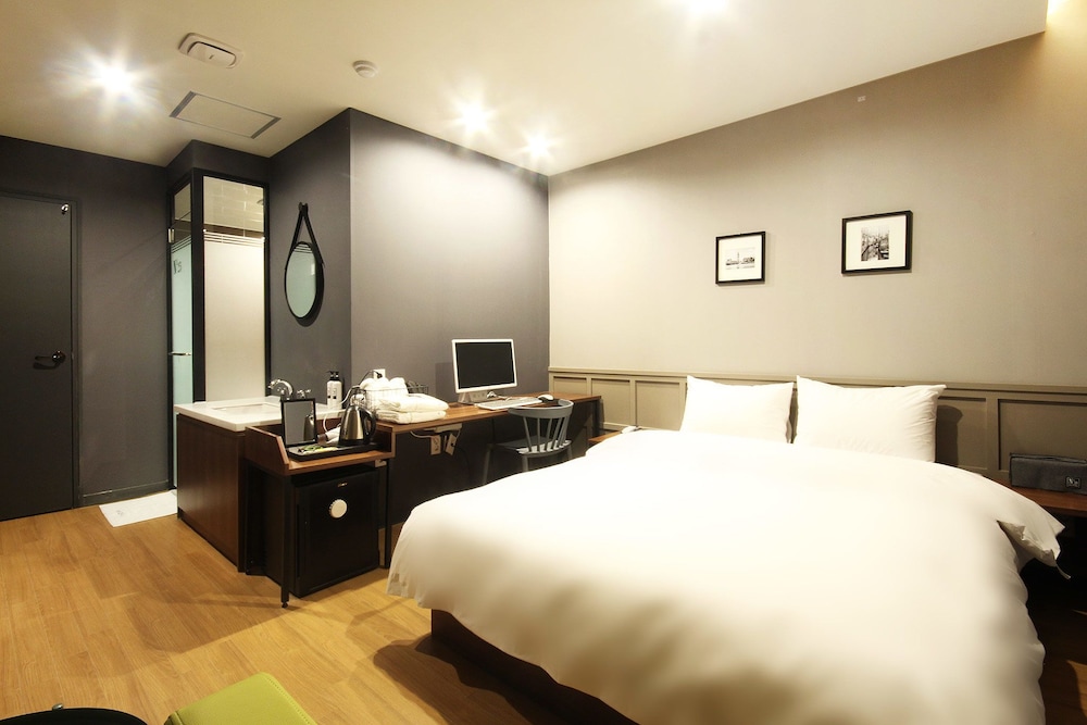 Basic Double Room, 1 Queen Bed photo 1