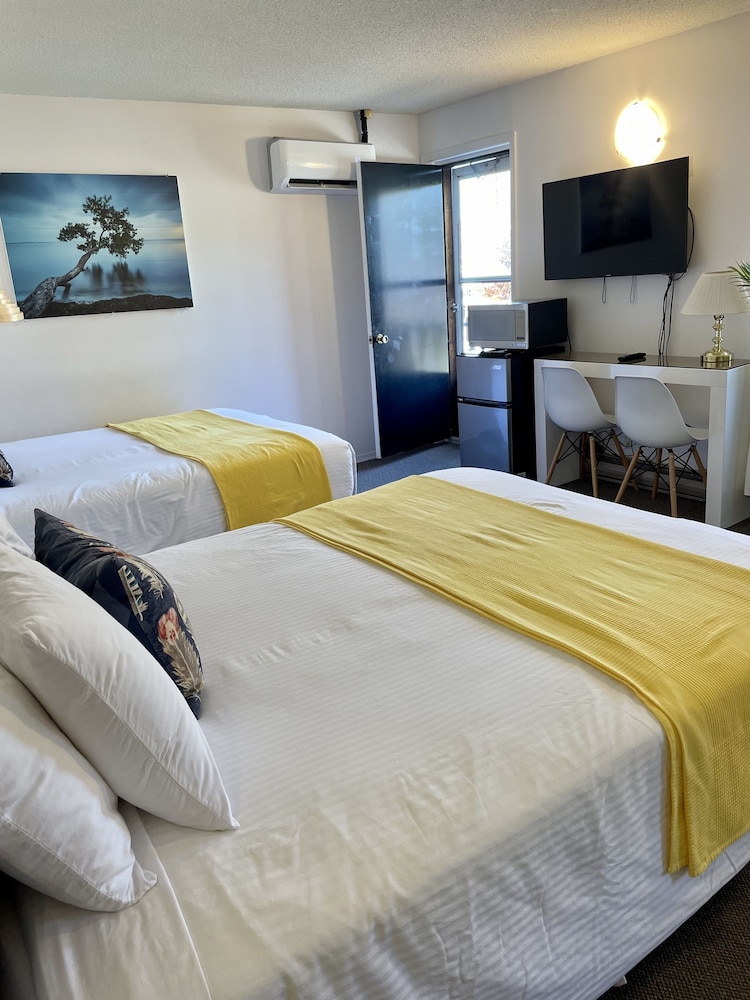 Executive Room, 2 Queen Beds, Balcony, Beach View (204)