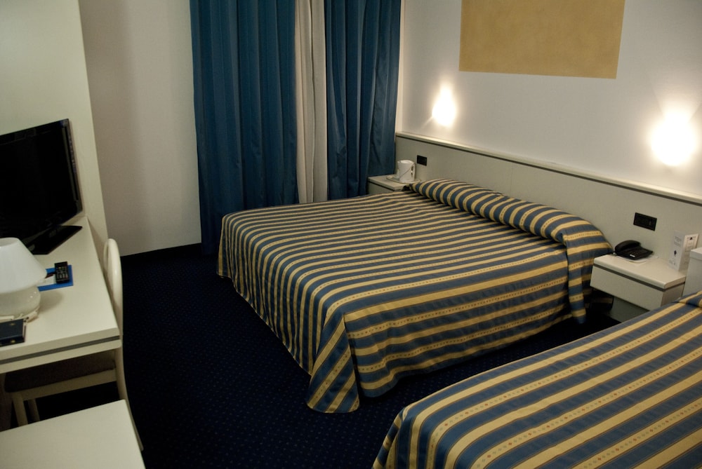 Economy Triple Room, Balcony photo 2