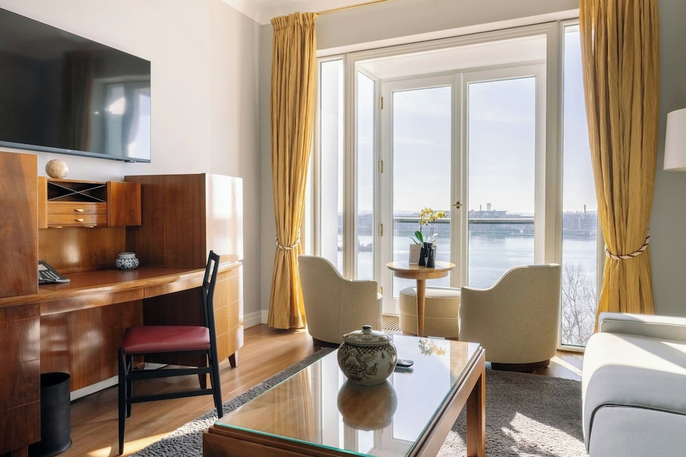Suite, 1 Double Bed, River View photo 2