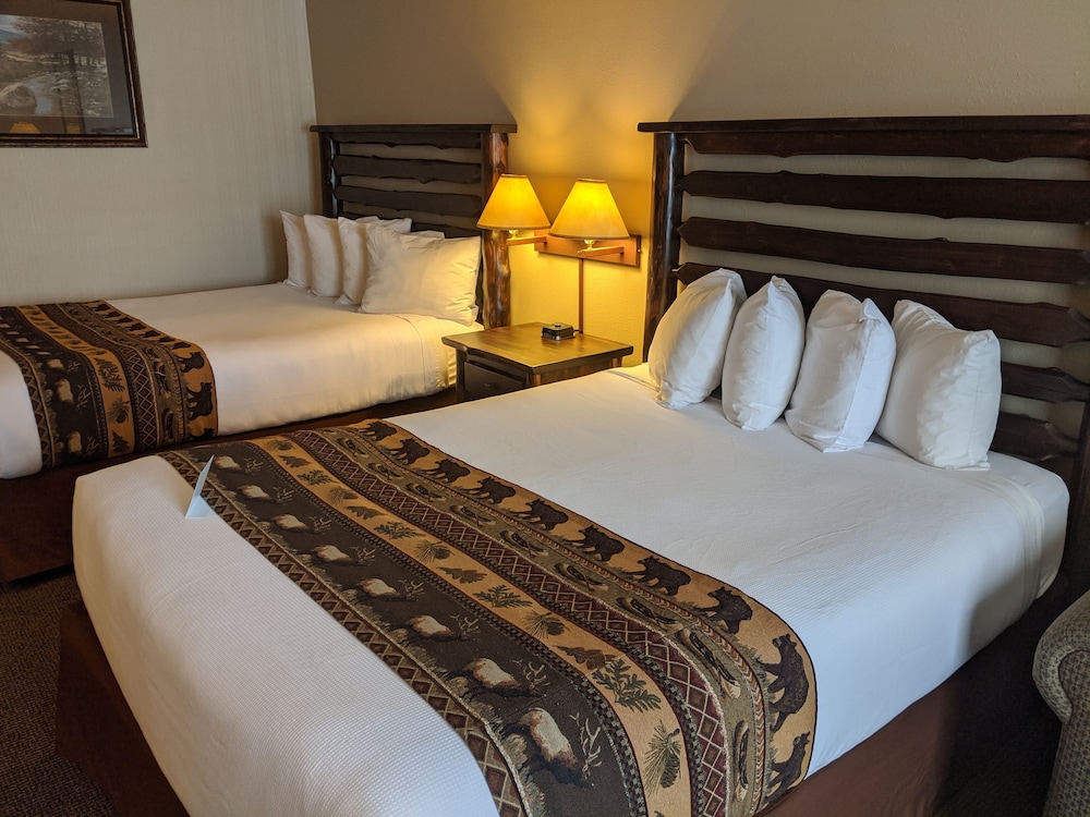 Deluxe Room, 2 Queen Beds, Accessible (Family room 2 queen beds 2 sofa beds) photo 2