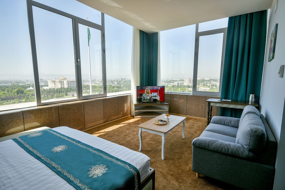 Deluxe Double Room, 1 King Bed, Private Bathroom, City View photo 1