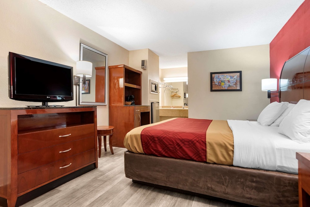 Standard Room, 1 King Bed, Non Smoking - Photo 5