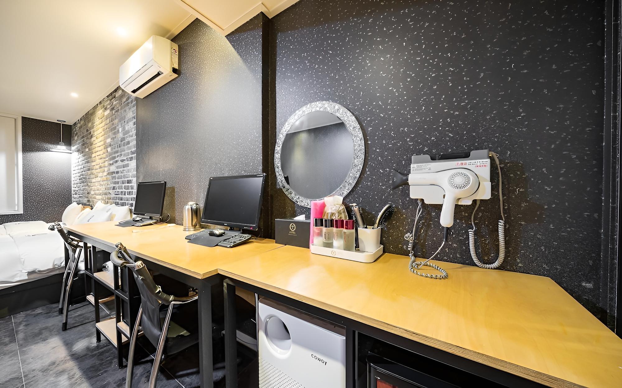Room (Premium Twin (OTT Styler)) - Photo 26