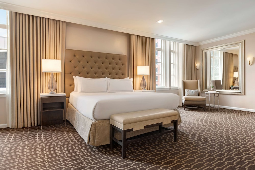 Junior Suite, 1 King Bed photo 3