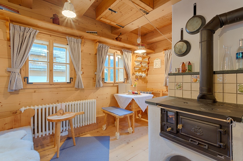 Romantic Chalet, 1 Queen Bed, Balcony, Mountain View (Troadkasten) photo 1
