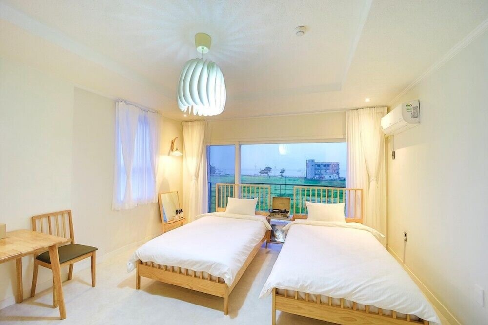 Room (double bed room 203) - Photo 1