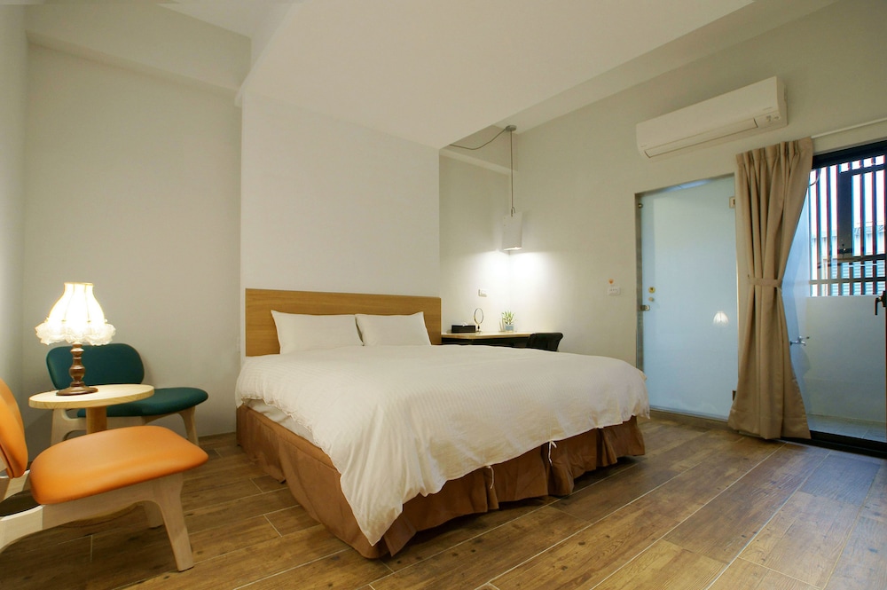Classic Double Room, 1 King Bed, Non Smoking photo 2