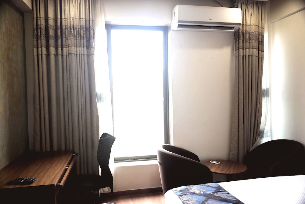 Standard King Room photo 2