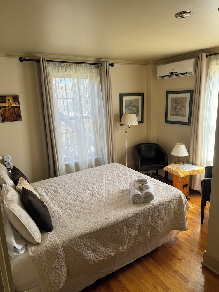 Classic Room, 1 Queen Bed, Garden View (Lindsay)