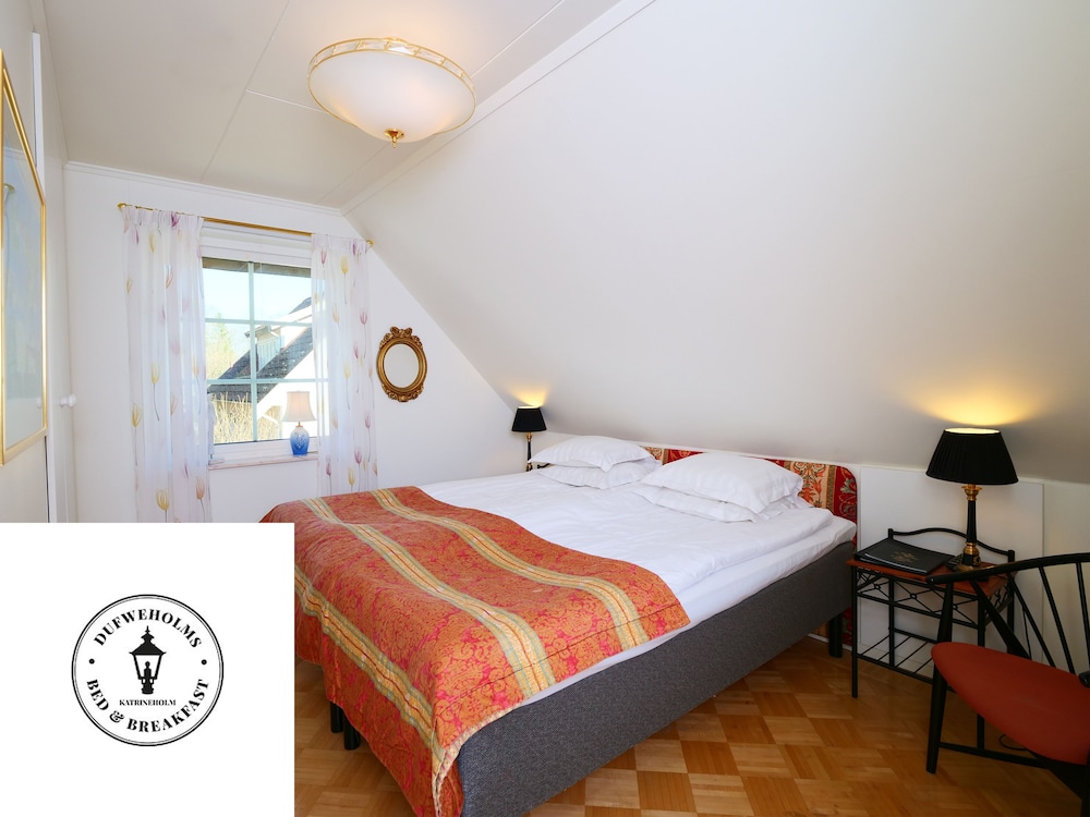 Economy Double or Twin Room, 1 Bedroom (Shared Bathroom) photo 1