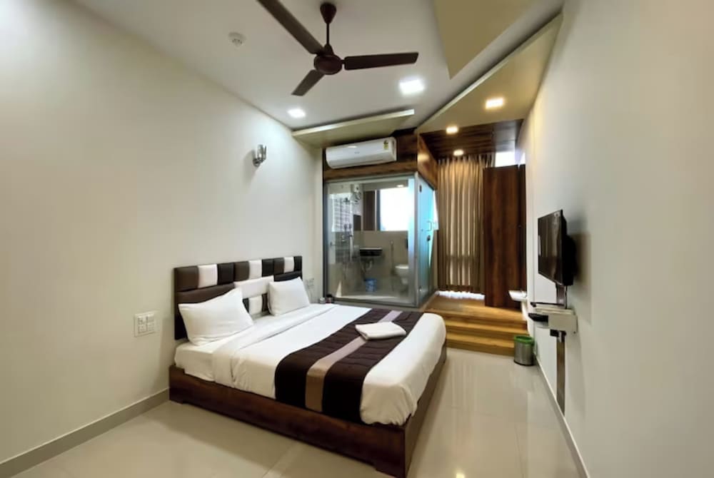 Superior Double Room, City View