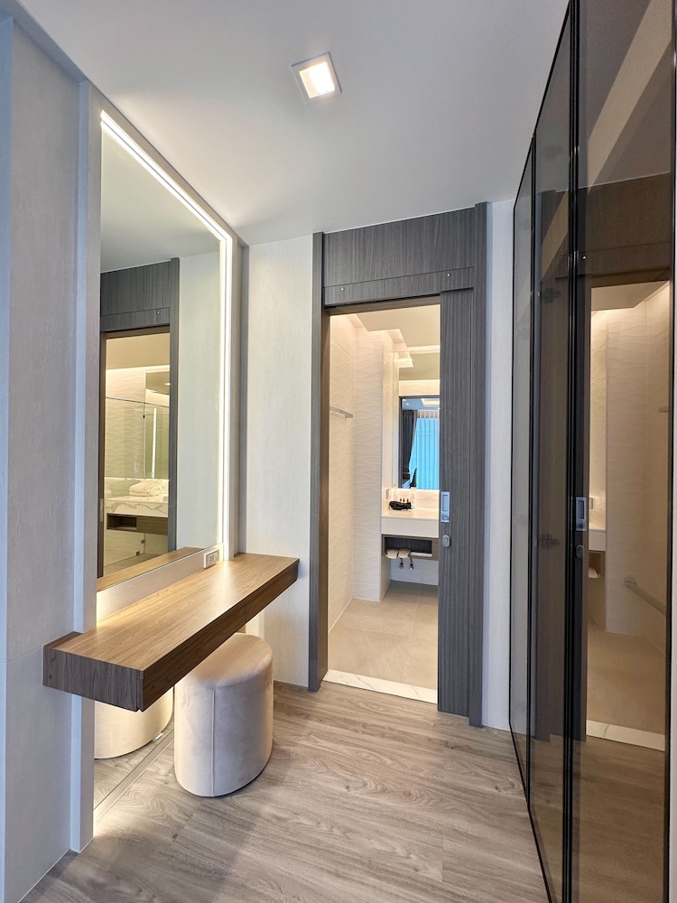 1 Bedroom Deluxe photo 2