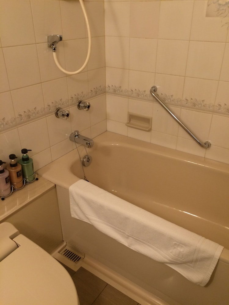Triple Room, Non Smoking (2 Double Beds + 1 Sofa Bed) - Photo 6
