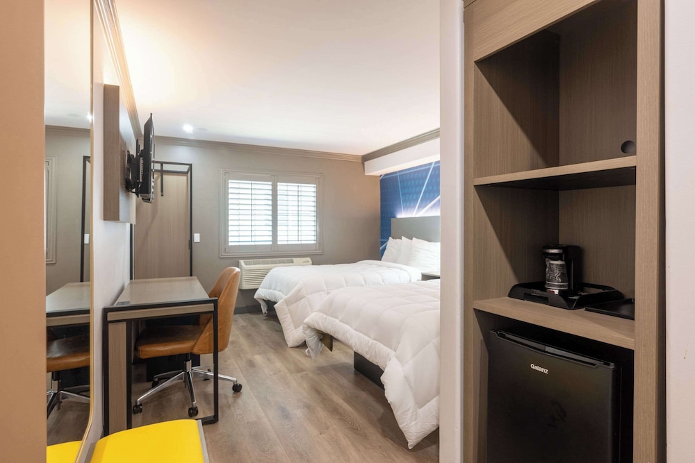 Room, 2 Double Beds, Accessible, Non Smoking photo 2