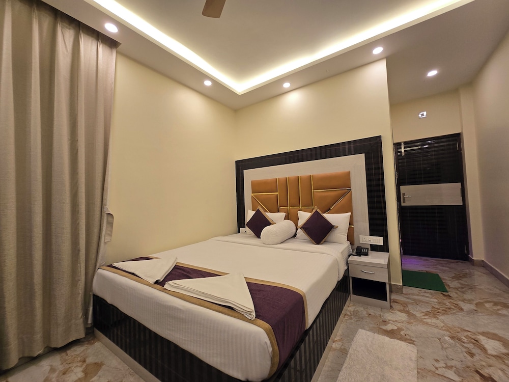 Premium Room with Balcony Side Sea View
