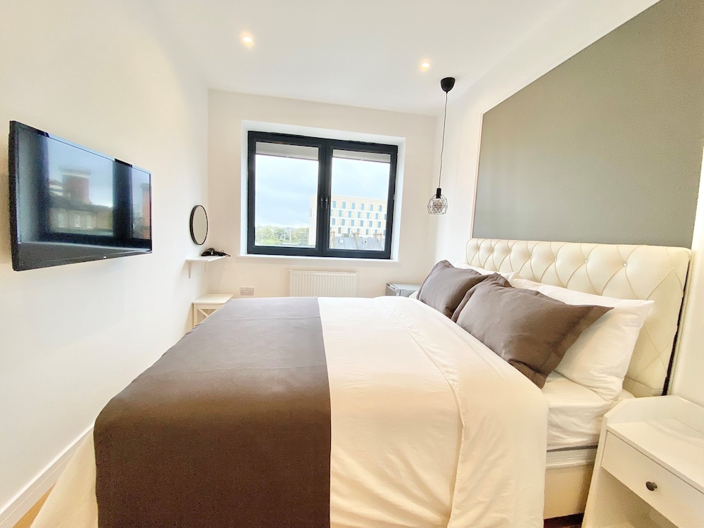 Basic Double Room (Private External Bathroom)