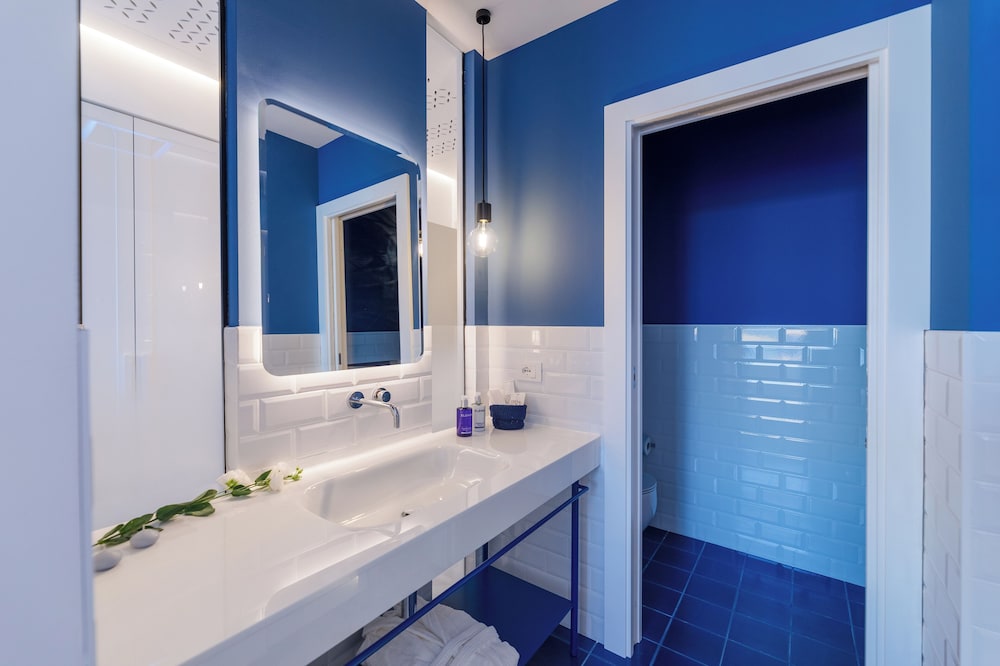 Panoramic Suite, 1 Queen Bed, Hot Tub, Sea View, photo 6