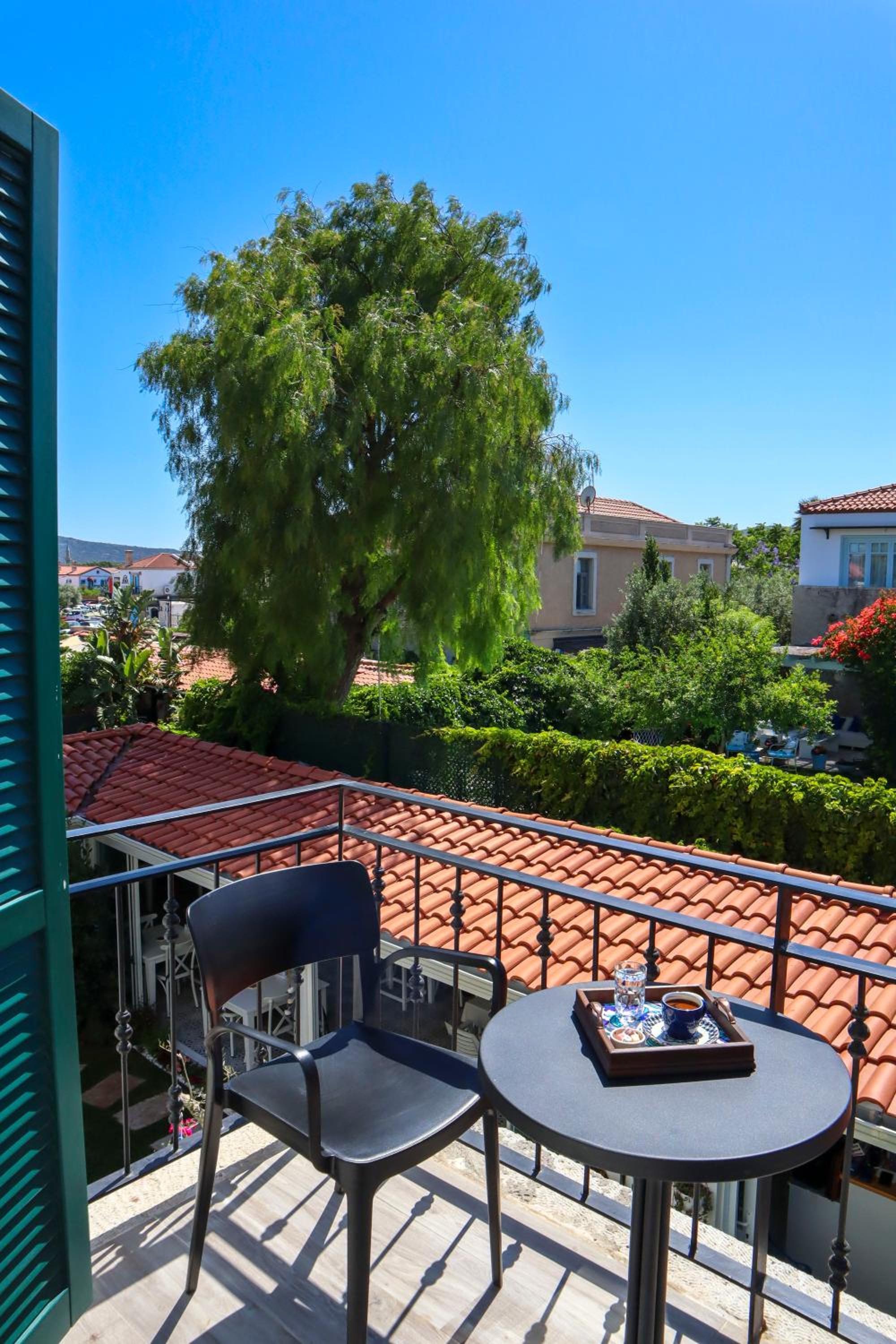 Double Room with Balcony - Photo 8