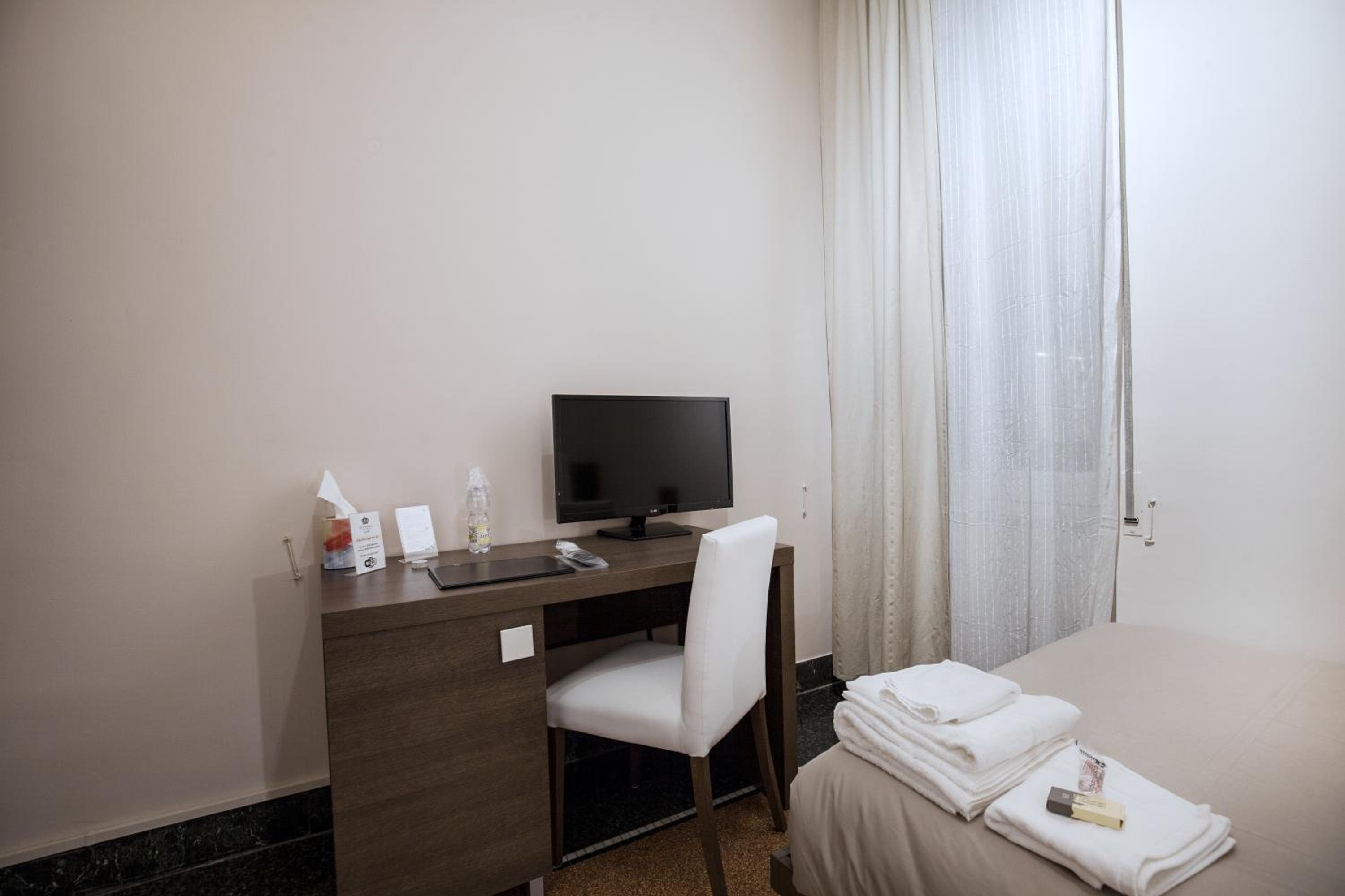 Single Room photo 2
