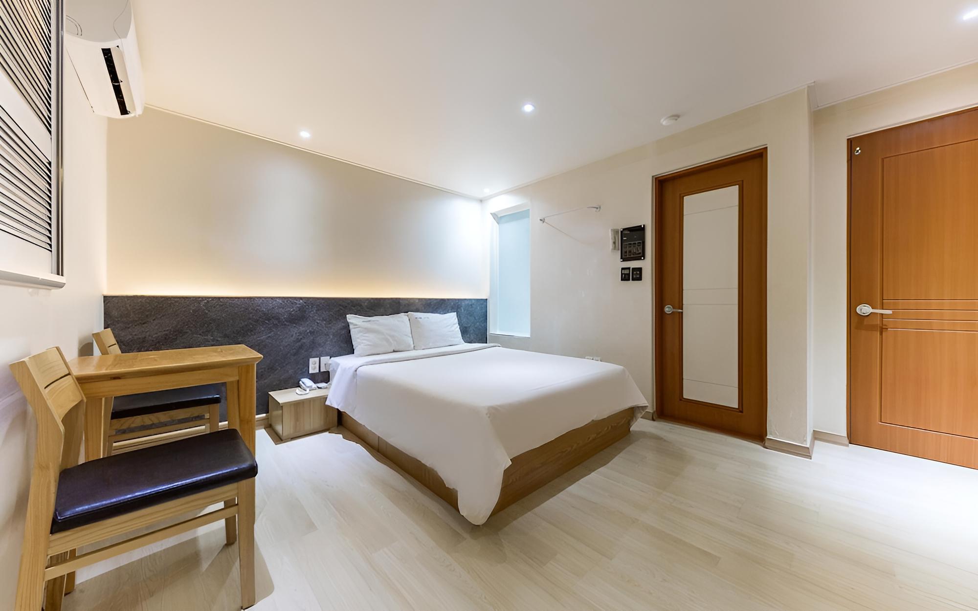 Room (Standard Room B (Bathtub OTT)) photo 1