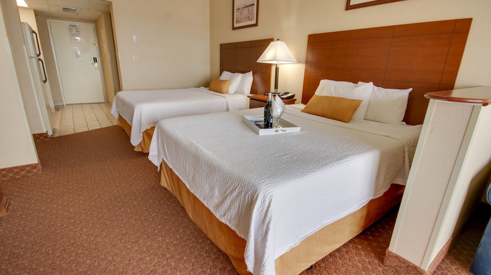 South Building - ADA Accessible Efficiency, Bayfront View, 2 Queen Beds & Sofa photo 1