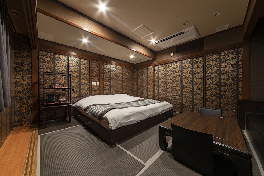 Standard Room, Smoking
